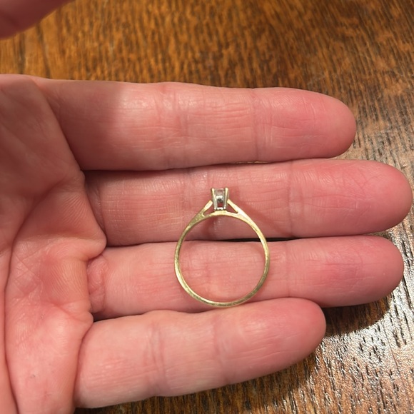 Gold with small diamond solitaire ring - Picture 3 of 3
